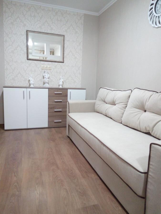Two-Bedroom Apartment In The Center Khmelʼnytsʼkyy Esterno foto
