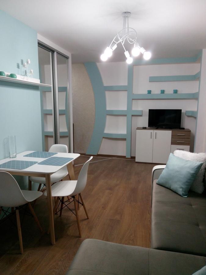 Two-Bedroom Apartment In The Center Khmelʼnytsʼkyy Esterno foto
